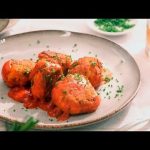 Receta de albóndigas de salmón en salsa de tomate