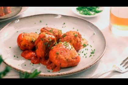 Receta de albóndigas de salmón en salsa de tomate