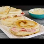 Receta de arepa de dos quesos y jamón