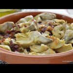 Receta de alcachofas con guisantes y jamón