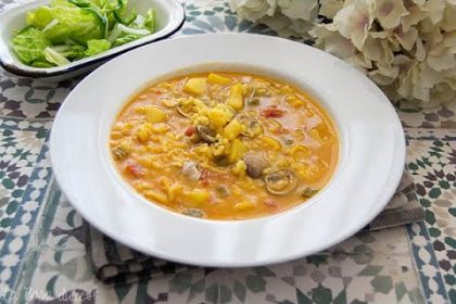 Receta de arroz caldoso con almejas y cebolla